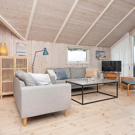 Four-bedroom Holiday In 1 Ronde