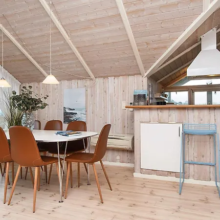 Four-bedroom Holiday In 1 *