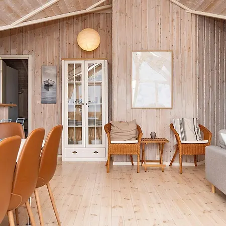 Four-bedroom Holiday In 1