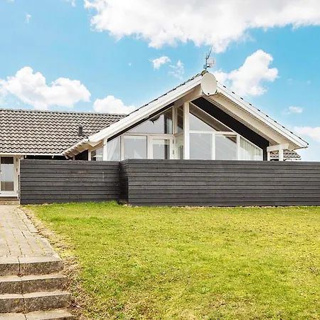 Holiday home Four-bedroom Holiday In 1 *