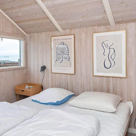Four-bedroom Holiday In 1